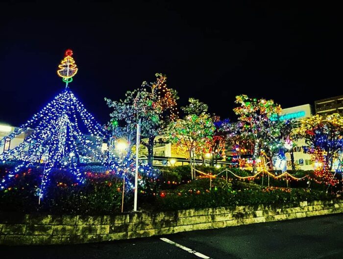 近鉄新田辺駅西側バスロータリーイルミネーション画像