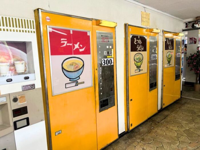 ドライブインダルマの自販機