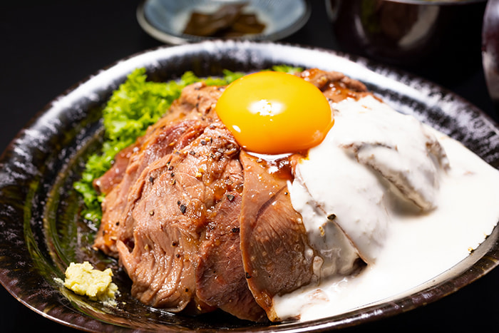 鹿肉のロースト丼