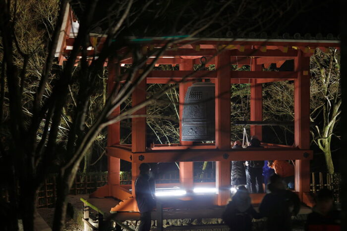 除夜会 鐘撞き